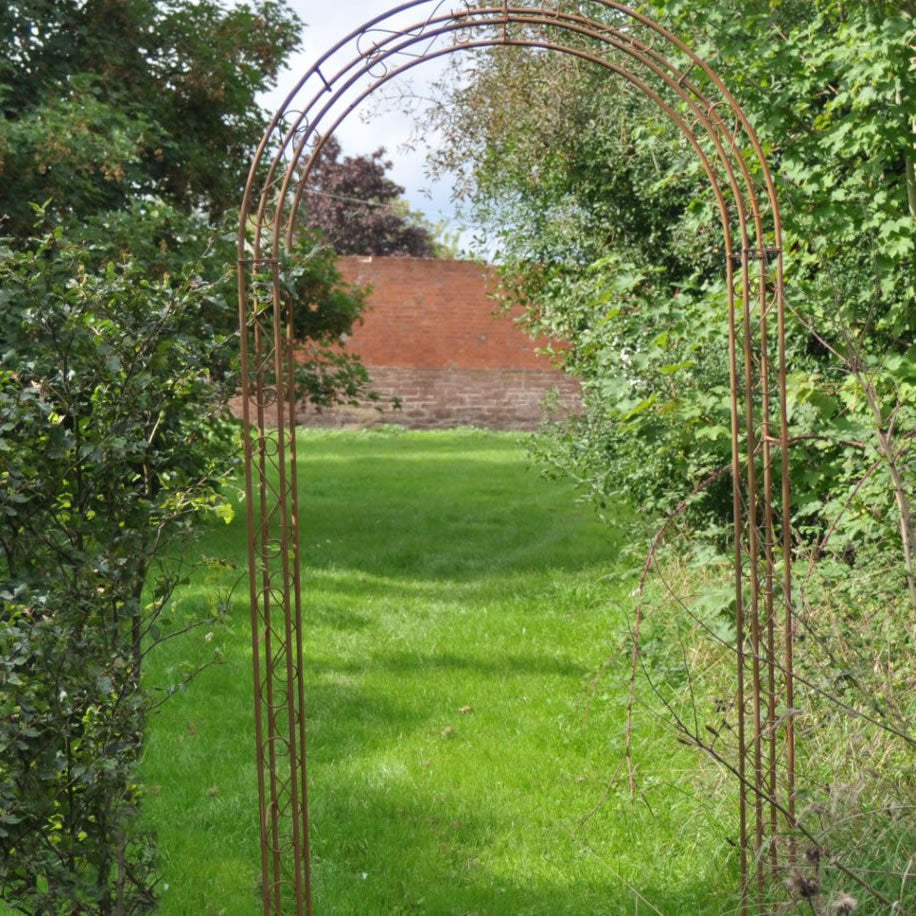 Ascalon Rustic Arch - 'Rusty Iron'