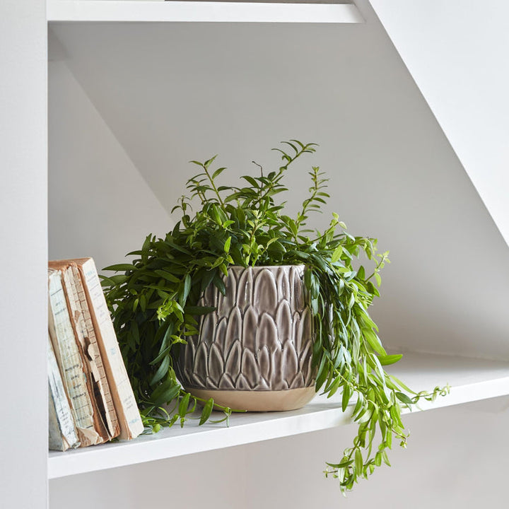 Ivyline Arles Leaf Embossed Planter