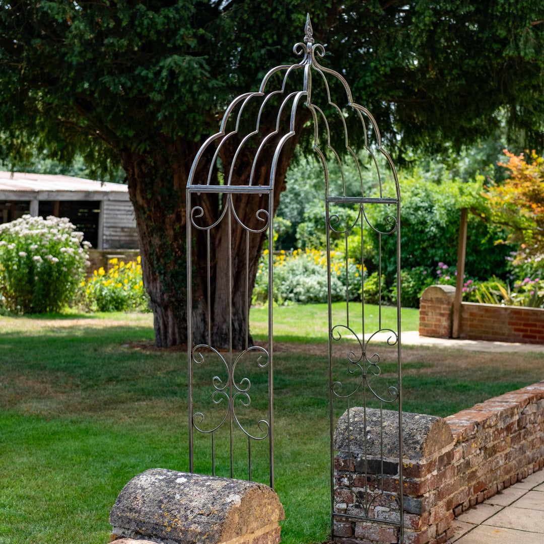 Ascalon Metal Vintage Arch in Grey