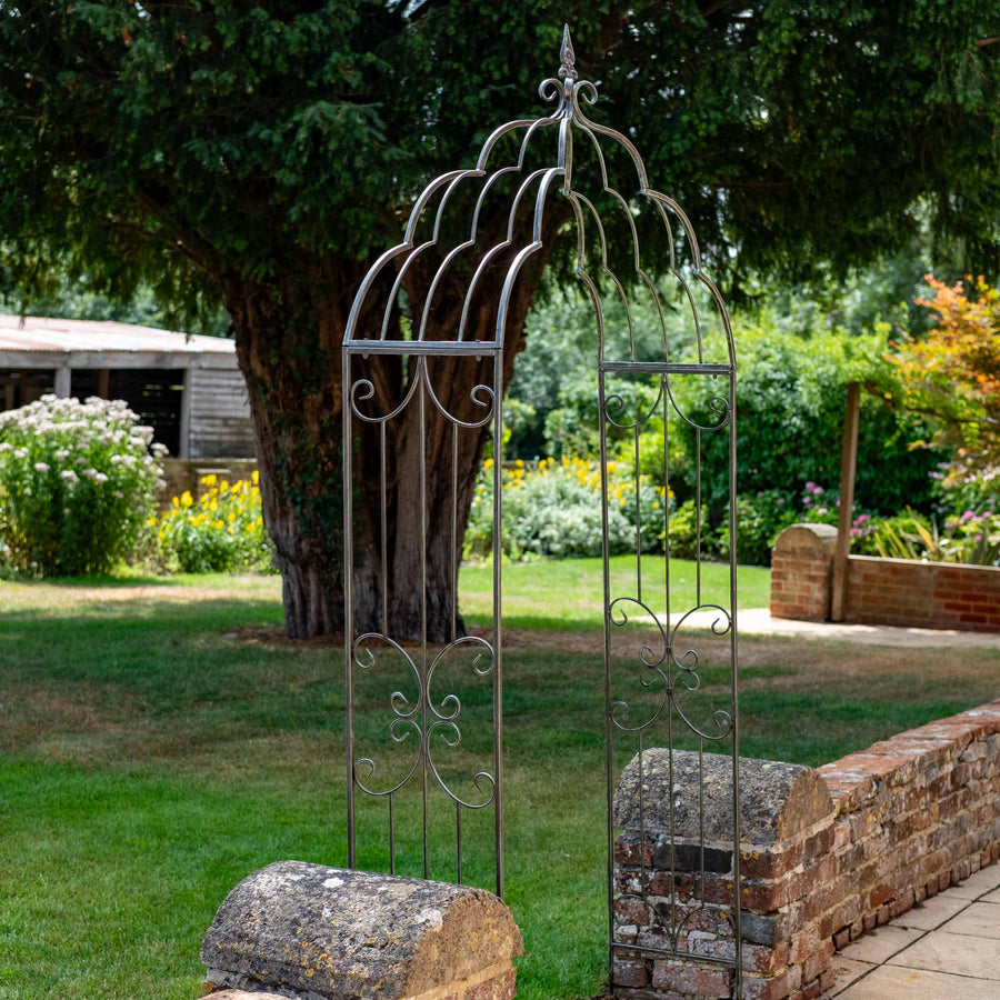 Ascalon Metal Vintage Arch in Grey