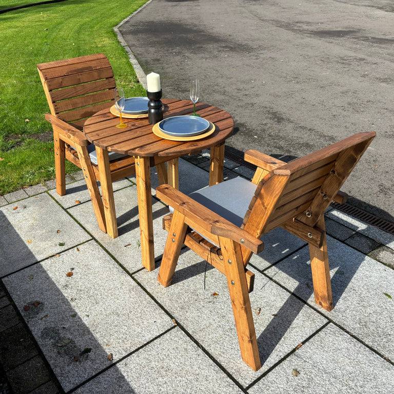 Charles Taylor Thatcham Two Seat Diner Set  with parasol and cushions. 