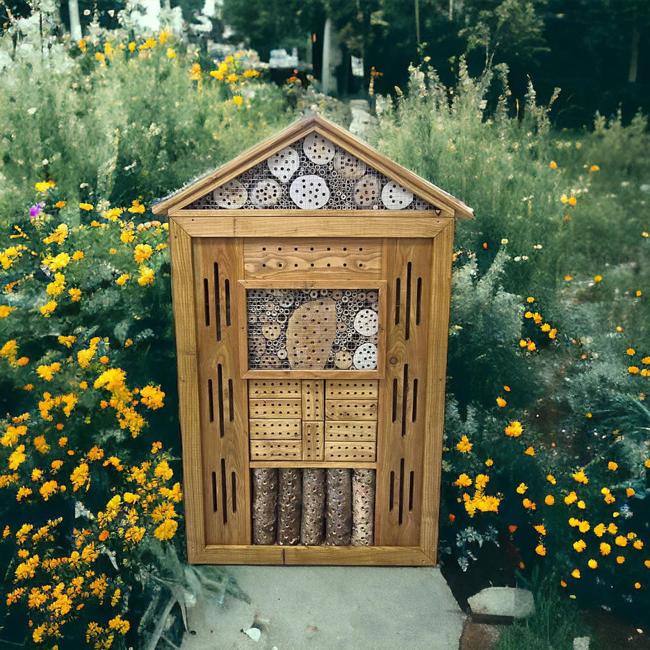 Titan Giant Feature Bug Hotel