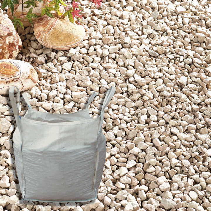 Kelkay Cotswold Stone Chippings 14-26mm 750kg Bulk Bag