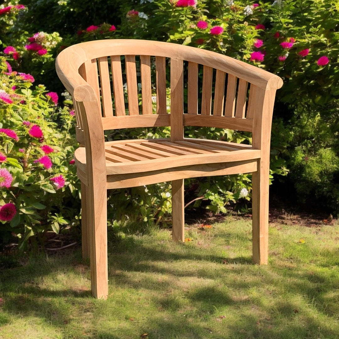 PEANUT SCROLL CHAIR - Garden chair, made out of teak in the garden. 