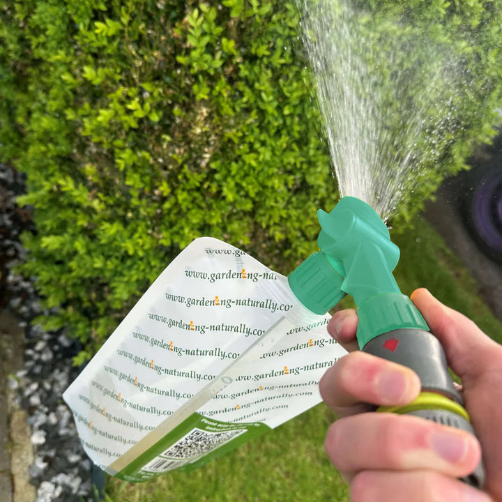gardening-naturally-applicator-white-background- Spraying hose