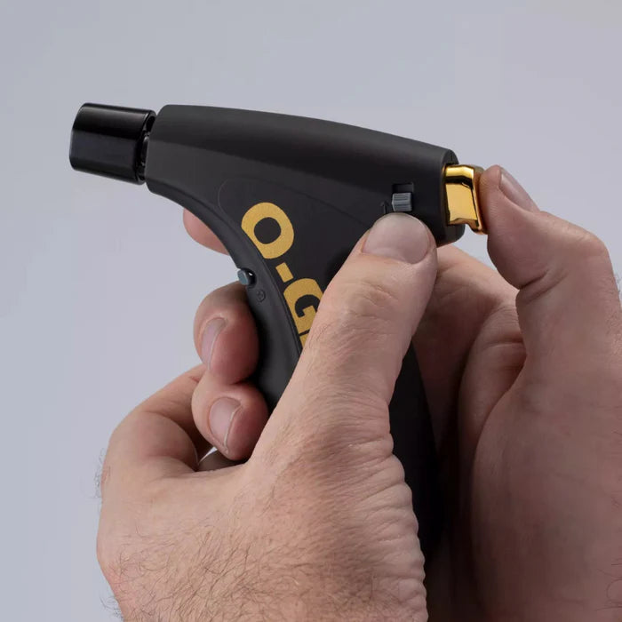 O-grill GJ360 precision flame torch in hand