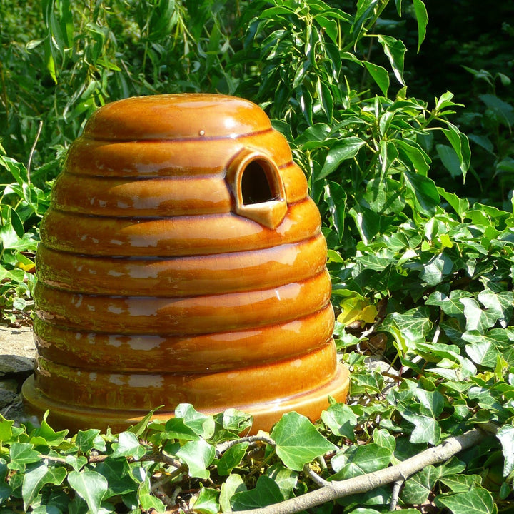 Wildlife World Ceramic Bee Skep with Nesting Material